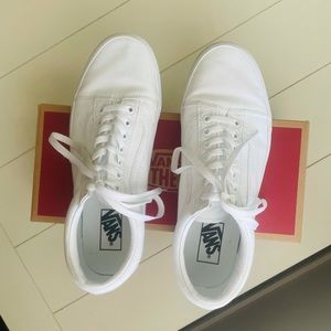 Men’s White Canvas Old Skoole Size 9.5